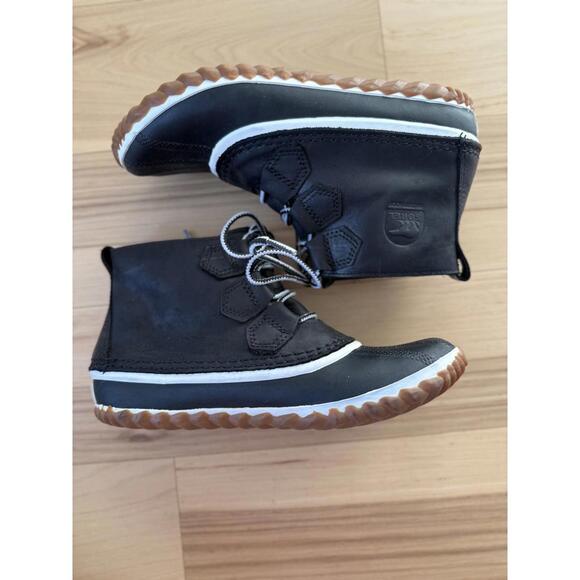 SOREL Women Out N About Duck Boot Size 7 Waterproof Black Leather Minimalist - Picture 1 of 7